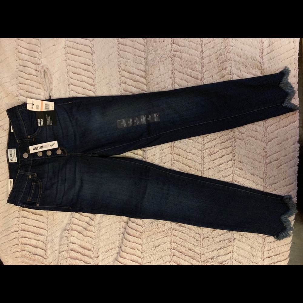 Sculpted Highrise Ankle Skinny Jeans